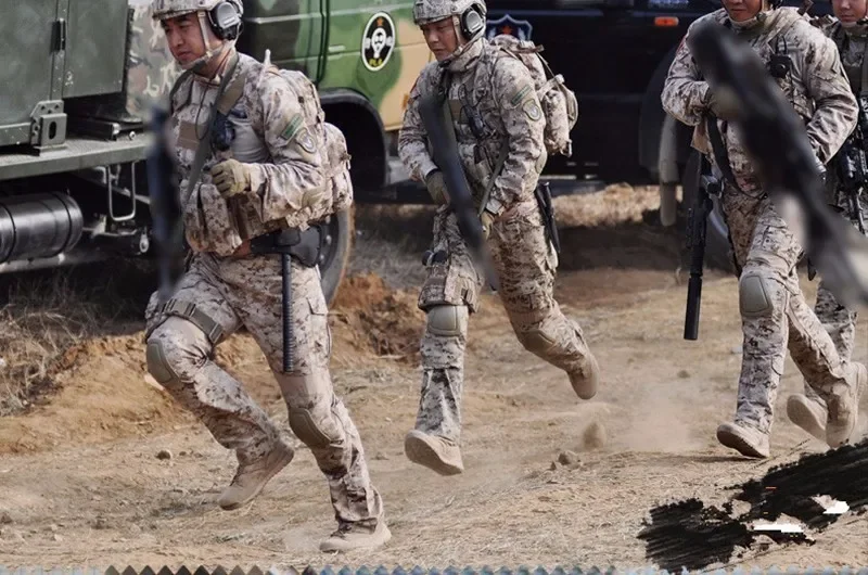 Description Picture 4 of itemMen's Outdoor Tactical Hiking T-Shirts,Hunting Camouflage Long Sleeve Hunting Climbing Shirt,Male Breathable Sport Clothes