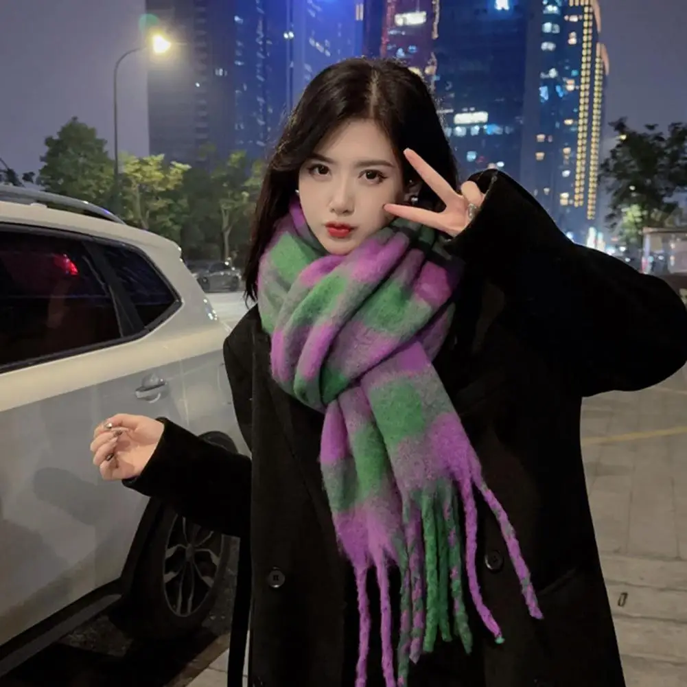 Рисунок 5 - Цветной шарф с кисточками уютный