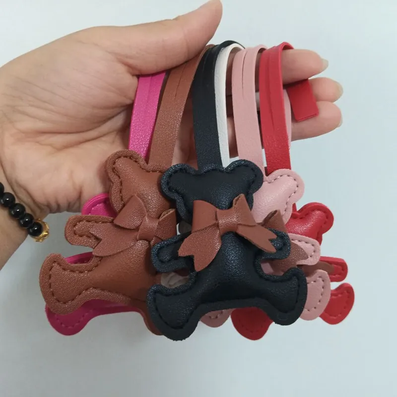 Charming Cartoon Bear Keychain: Cute Animal Pendant