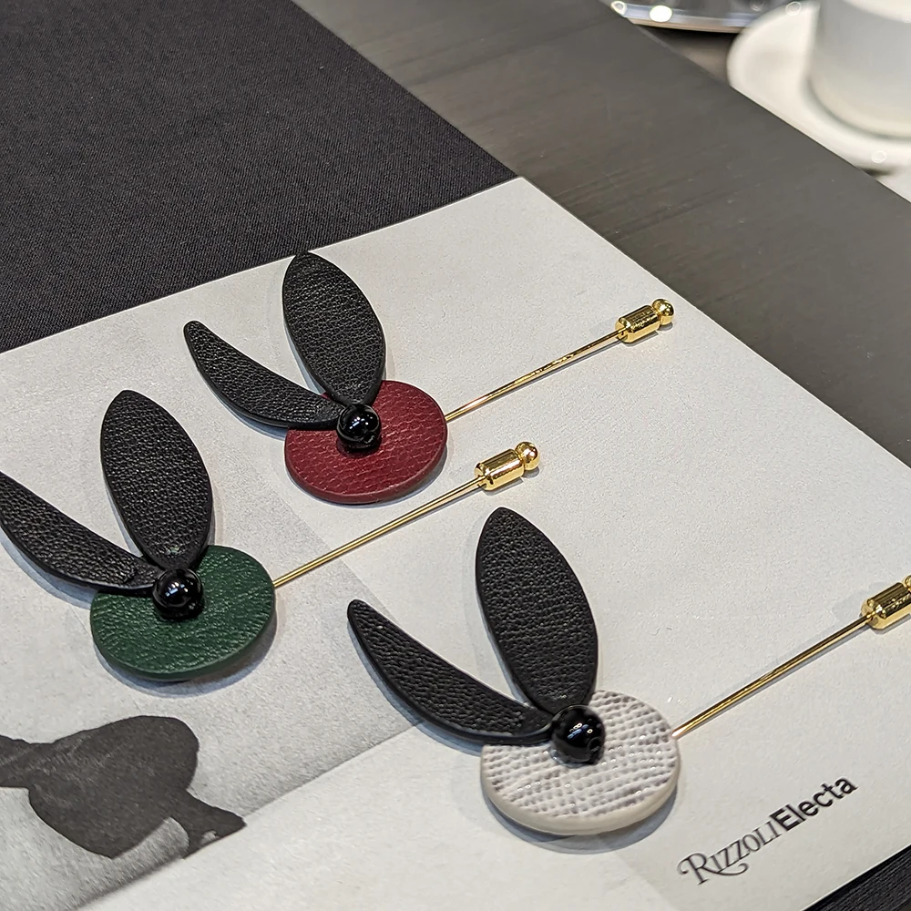 

Cute Rabbit Leather Pin Brooch