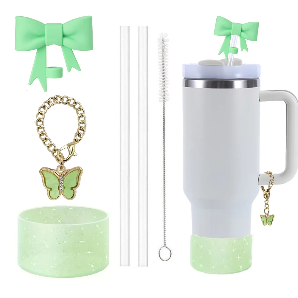 Set Accessori Stanley Cup – 2 Coperture Per Cannuccia A Farfalla, 2 Catene Con Ciondolo Iniziale, 2 Adesivi E 3 Tappi Antigoccia, Personalizzabili E Portatili