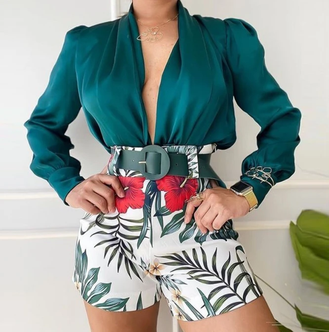 Casual Suit V-Neck, Shoulder Length, Long Sleeved, Solid Color Shirt Top, Summer Floral Print Shorts, Women's Two-Piece Set