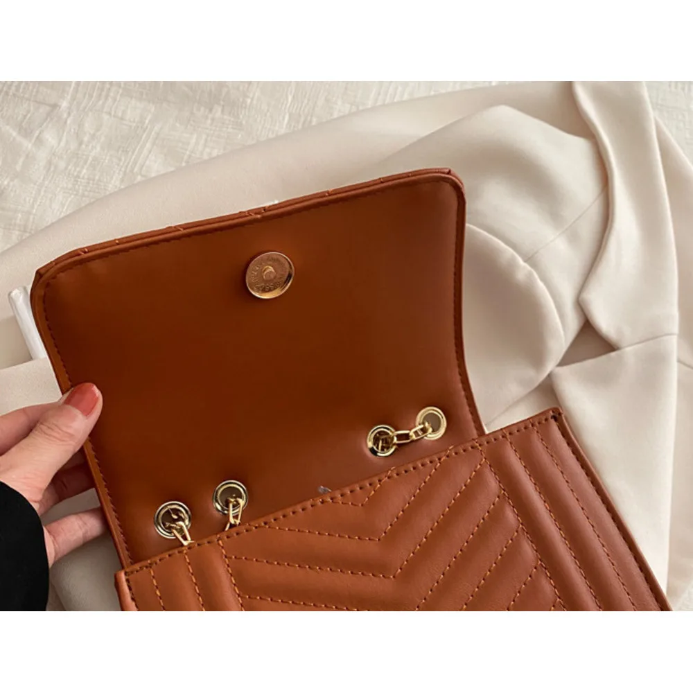 Borsa a tracolla donna con ricamo catena e nappine elegante_voghion.com