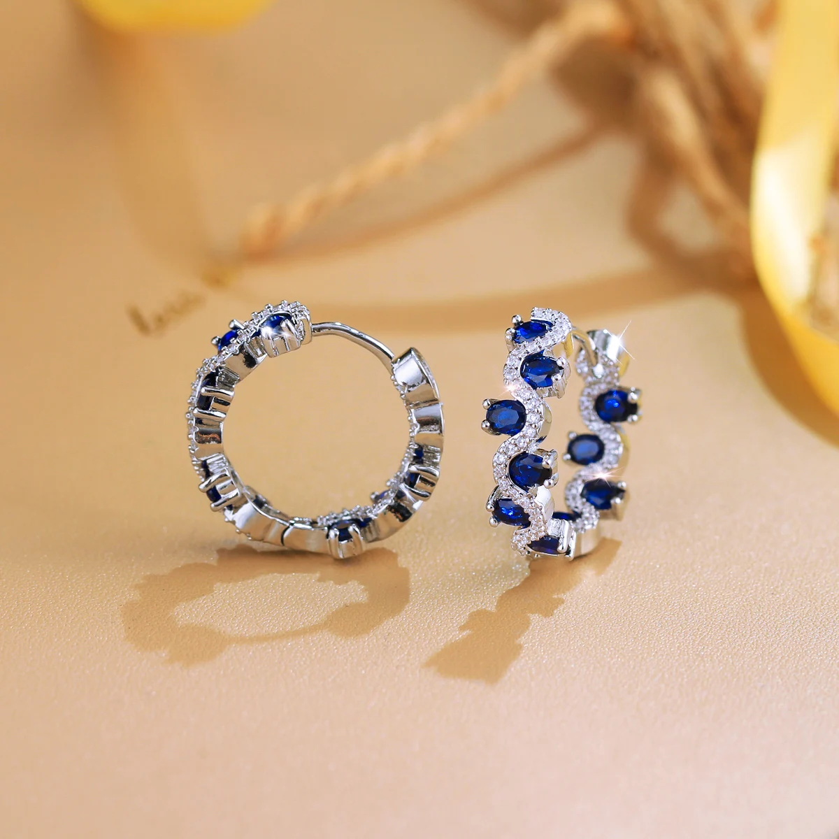 CWWZircons Vintage glänzende dunkelblaue ovale Kubikzirkon-Kristall-S-Form-Creolen für Frauen, Hochzeit, Abend, Party, Schmuck E1232