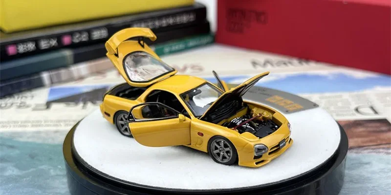 ミニカー PGM Mazda RX-7 FD3S 1/64 PGM Models 1:64 Mazda RX-7 (FD3S) in Red Luxury Round Base