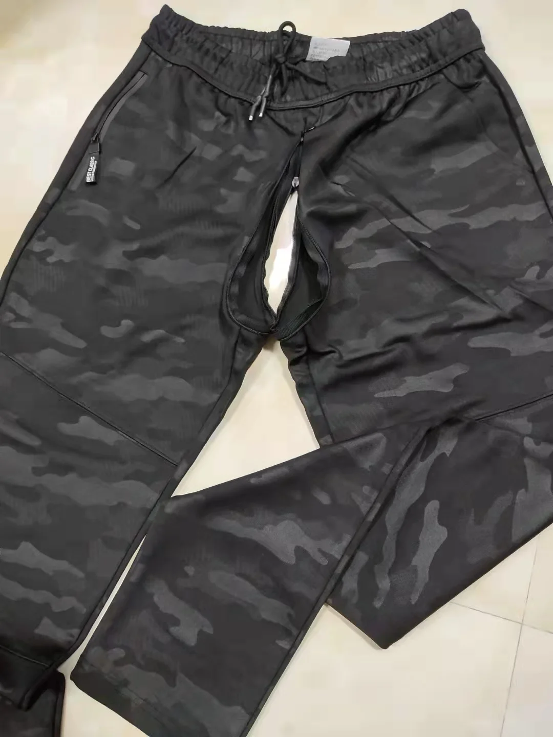 Рисунок 5 - Штаны женские на молнии с открытой промежностью