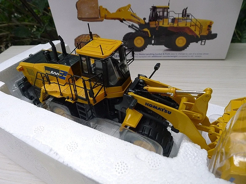 1/50 コマツ WA600-8 ストーンハンドラー　ミニチュア 1/50 Komatsu WA600-8 Wheel Loader Diecast Model