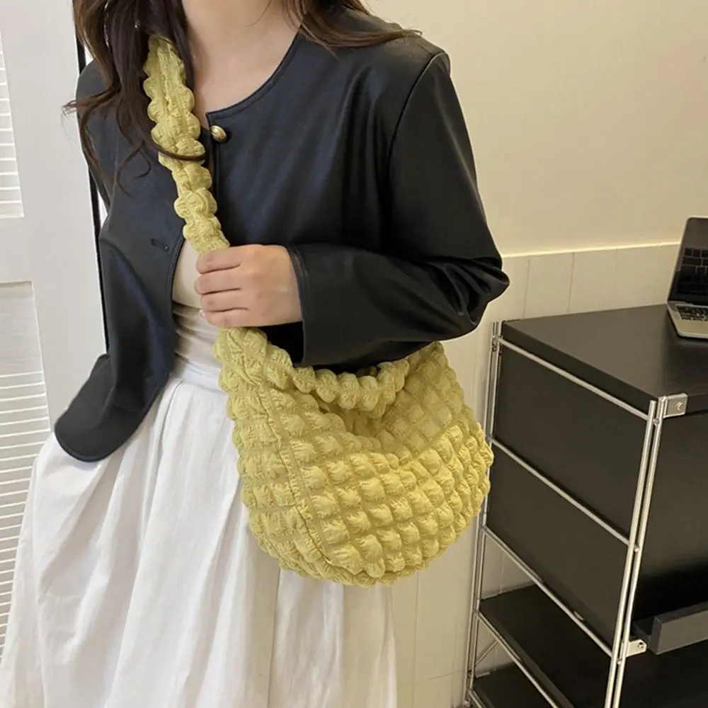 Bolsa de ombro acolchoada com padrão xadrez para mulher_voghion.com