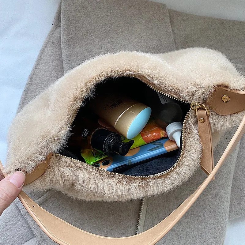 2023 New Shoulder Bag Fashion Winter Plush Bags for Women Daily Commute All-match Underarm Bag Classic Design Women's Aesthetic