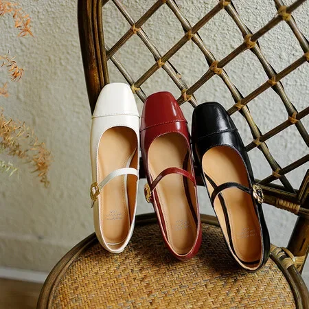 

Red Shoes Female 2024 New Spring and Autumn Shallow Mouth Square Head Wedding Shoes Cowhide French Retro Mary Jane Shoes 2024