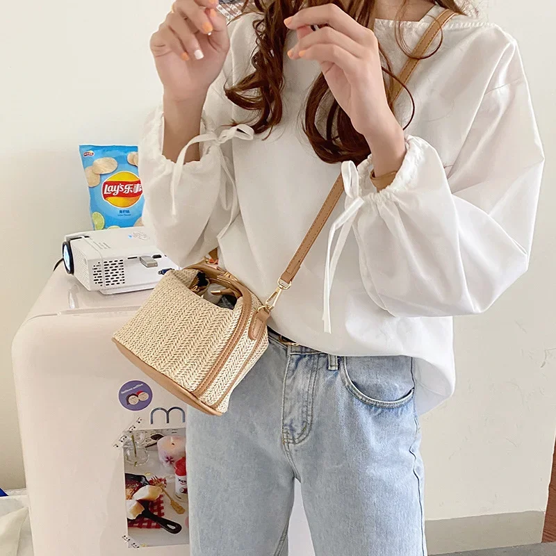 Summer Small Straw Handbag Trendy Shoulder Bag Woven Bucket Crossbody Bag Casual Seaside Beach Bag Gilrs Handle Tote