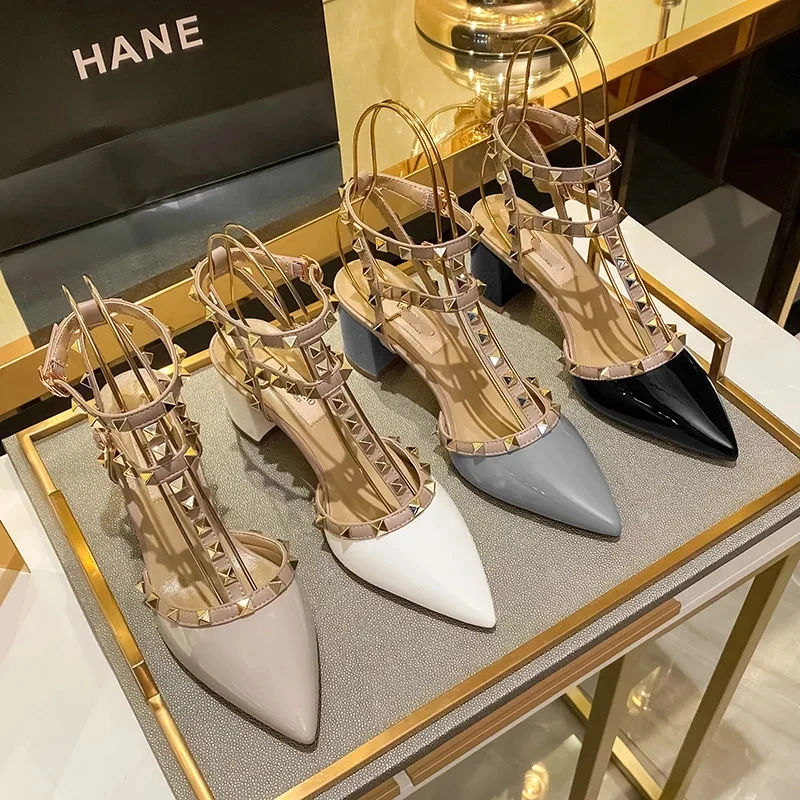 High heeled sandals for women's fashionable outerwear two ring rivet shoes with toe caps and thick heels, niche temperament, cel