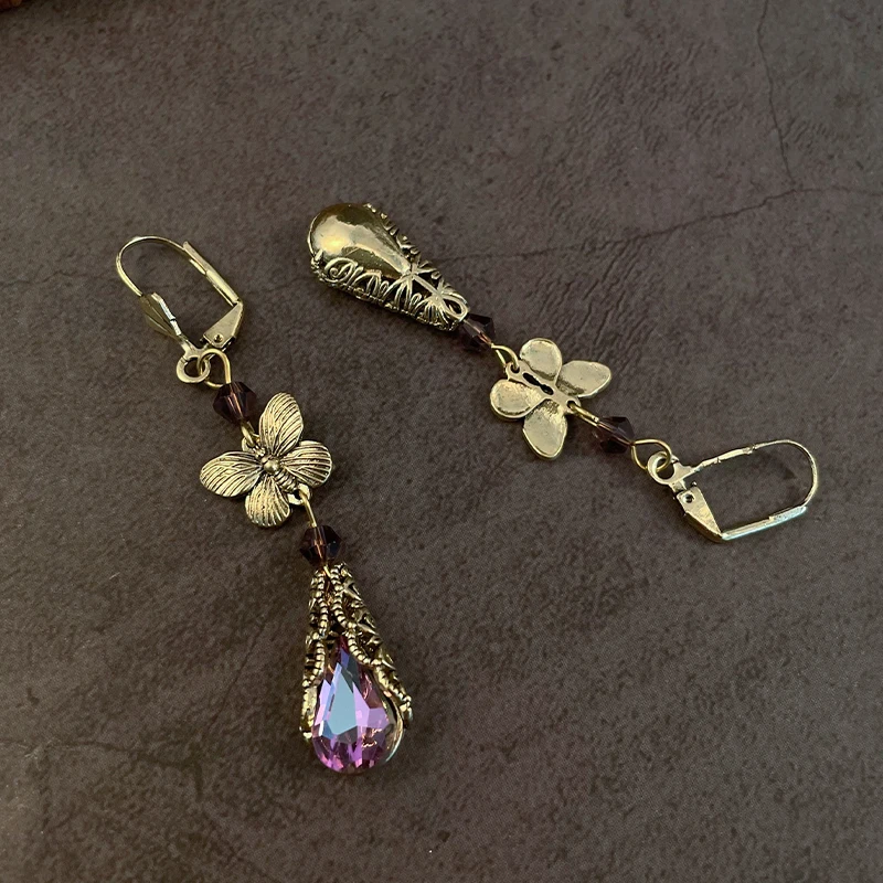 Orecchini Pendenti In Oro Giallo 18k Con Topazi Citrini E Diamanti Bianchi Taglio A Brillante Ct 0 60 Totali Orecchini Pendenti In Oro Giallo 18k Con Topazi Citrini E Diamanti Bianchi Taglio A Brillante Ct 0 60 Totali