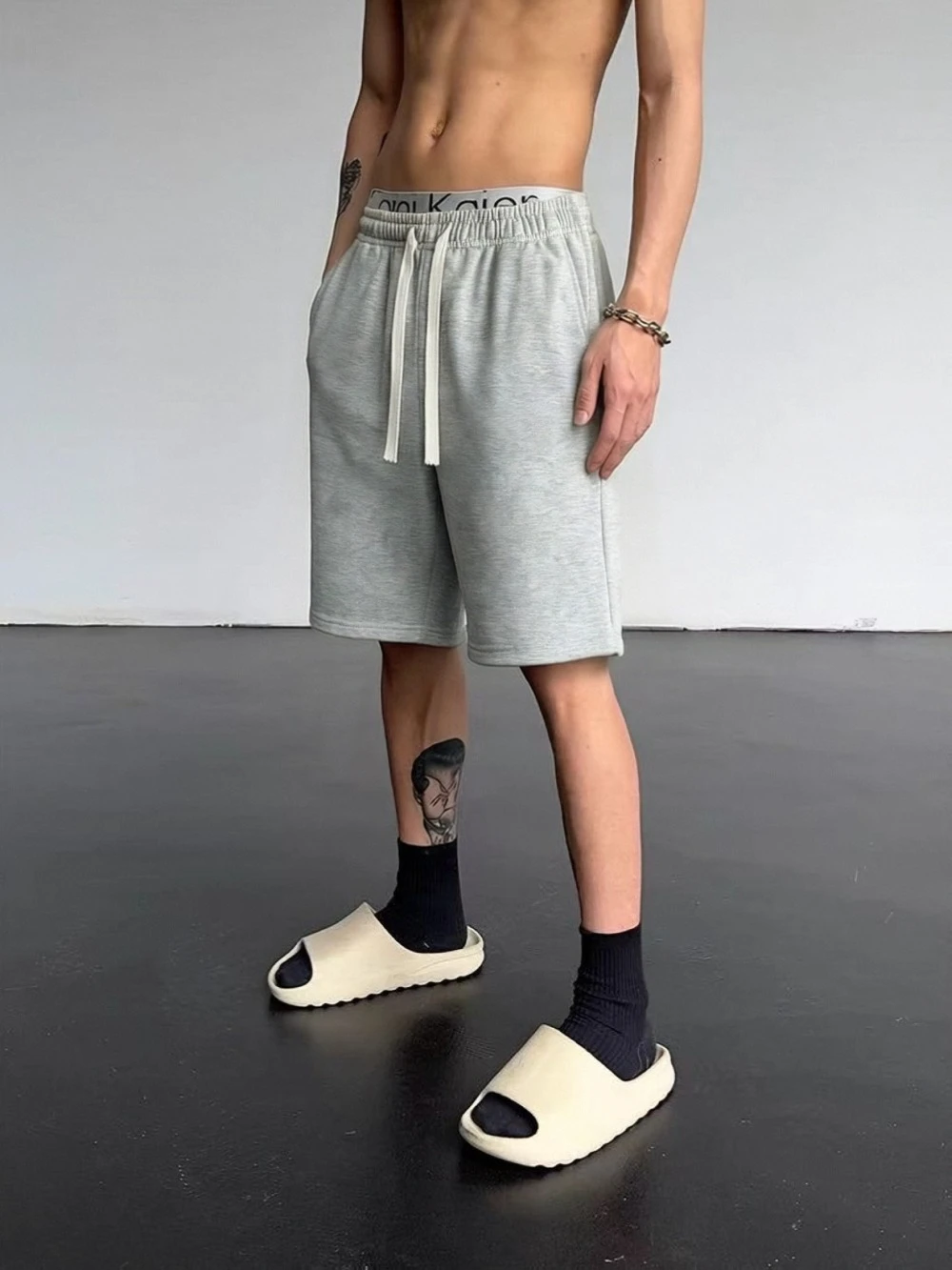 Herren-Freizeitshorts, locker geschnitten mit großen Seitentaschen, geeignet für alltägliche, lässige und stilvolle Anlässe, Gym-Shorts für Männer.