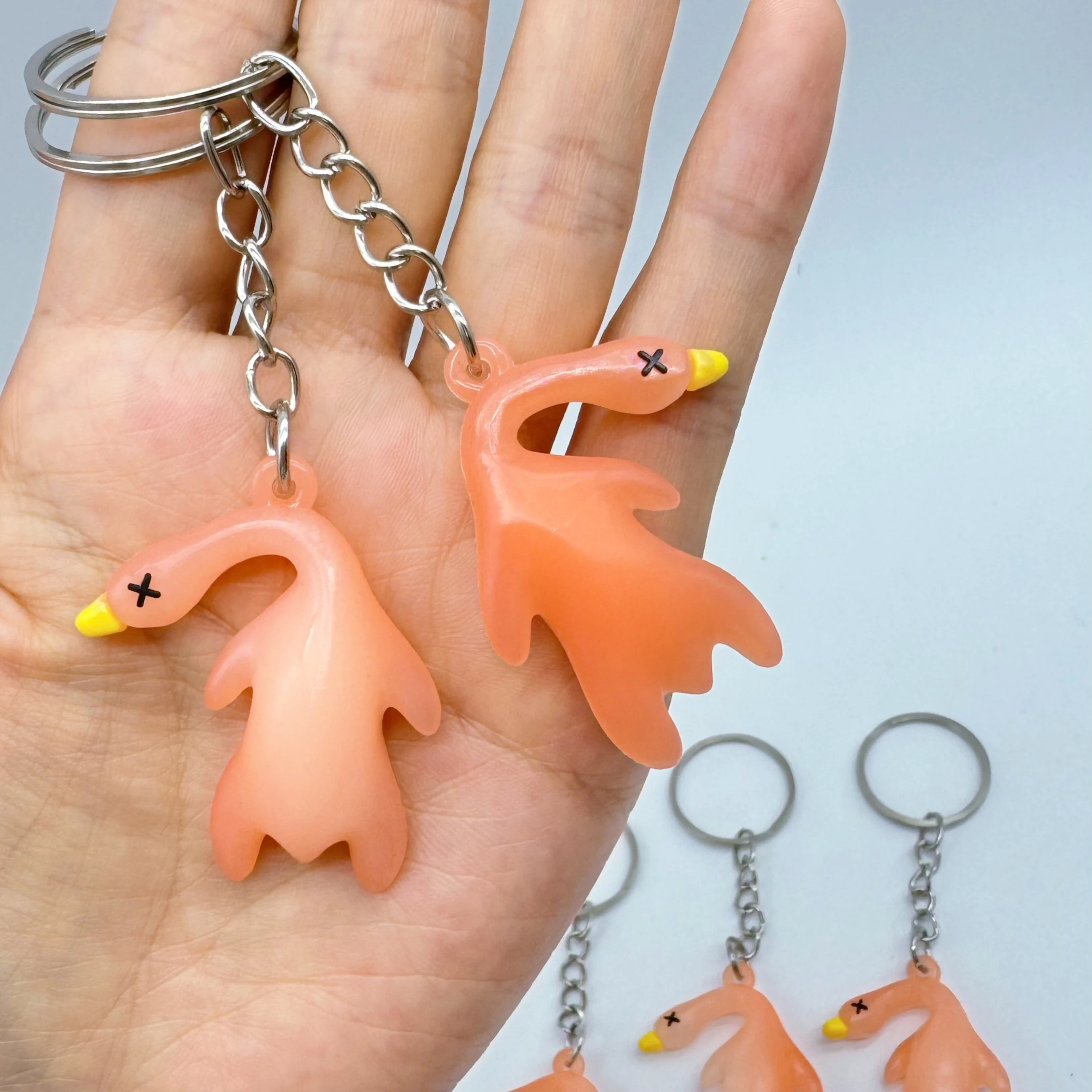 key rings Funny color change duck pendants for bag ornament UV photochromic simulation roast for women birthday