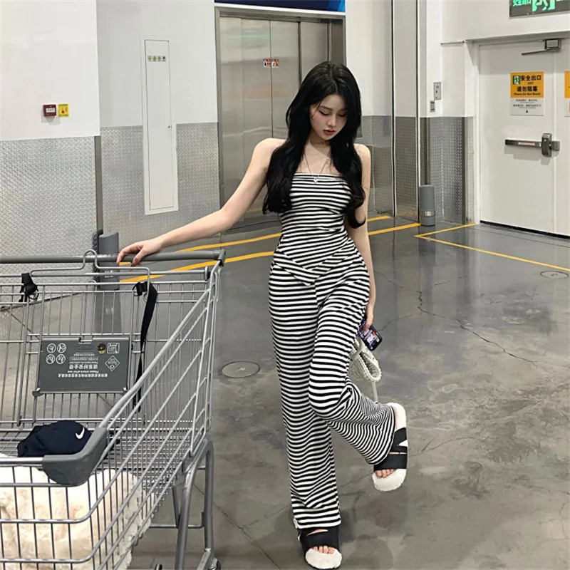 Рисунок 5 - Женские широкие брюки в полоску