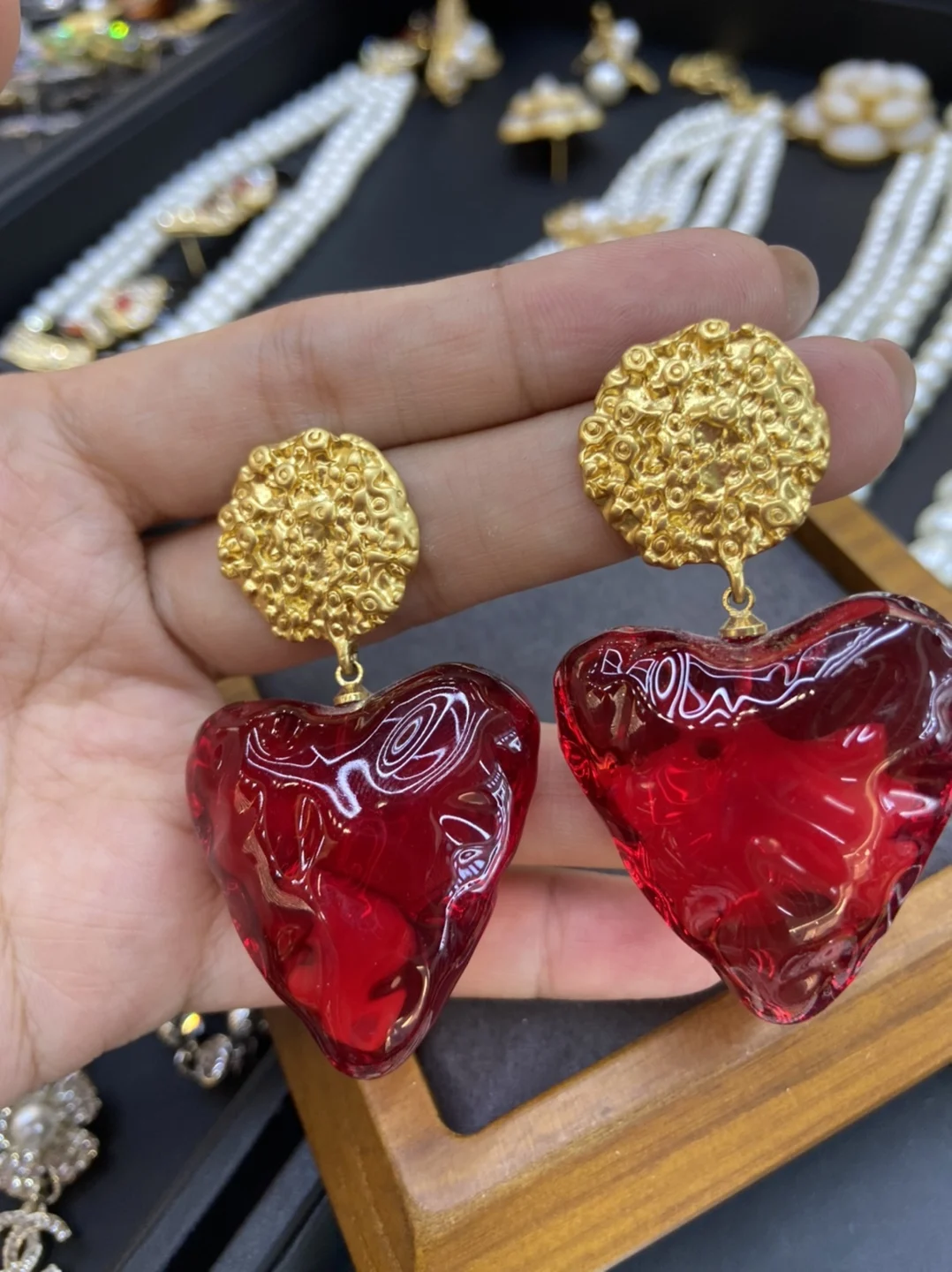 

Luxury vintage love exquisite earrings