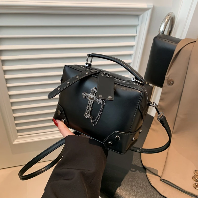 PU Leather Small Shoulder Bag Handbag Gothic Punk Skull Crosses Chain Crossbody Bag Purse with Top Handle for Daily Use