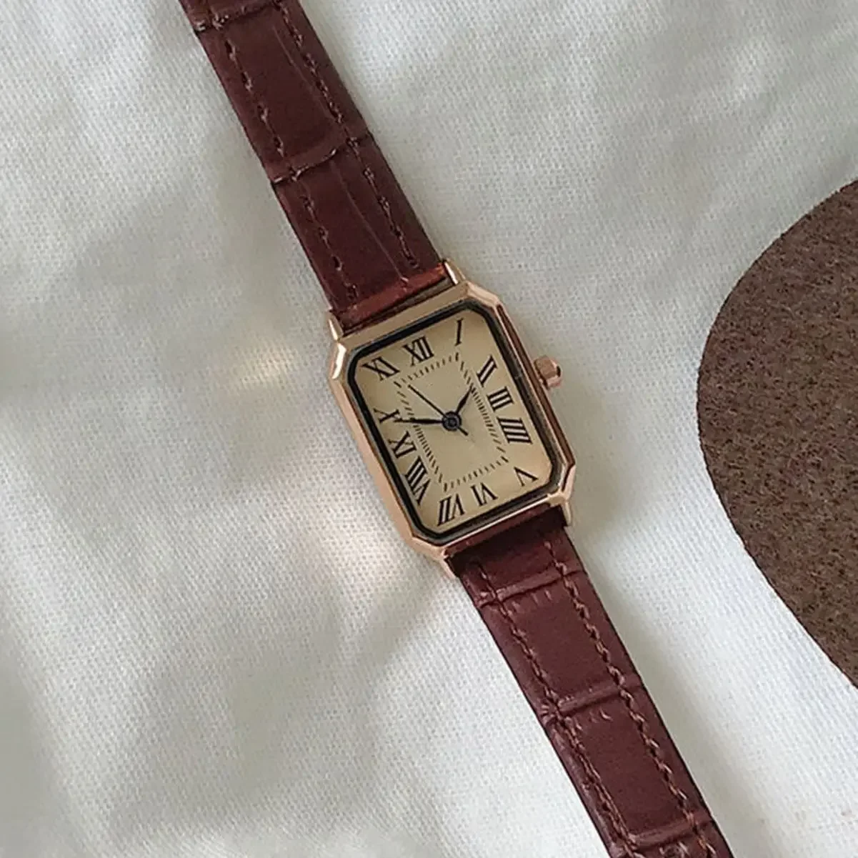 Luxury Brand Roman Dial Quartz Wristwatch for Women