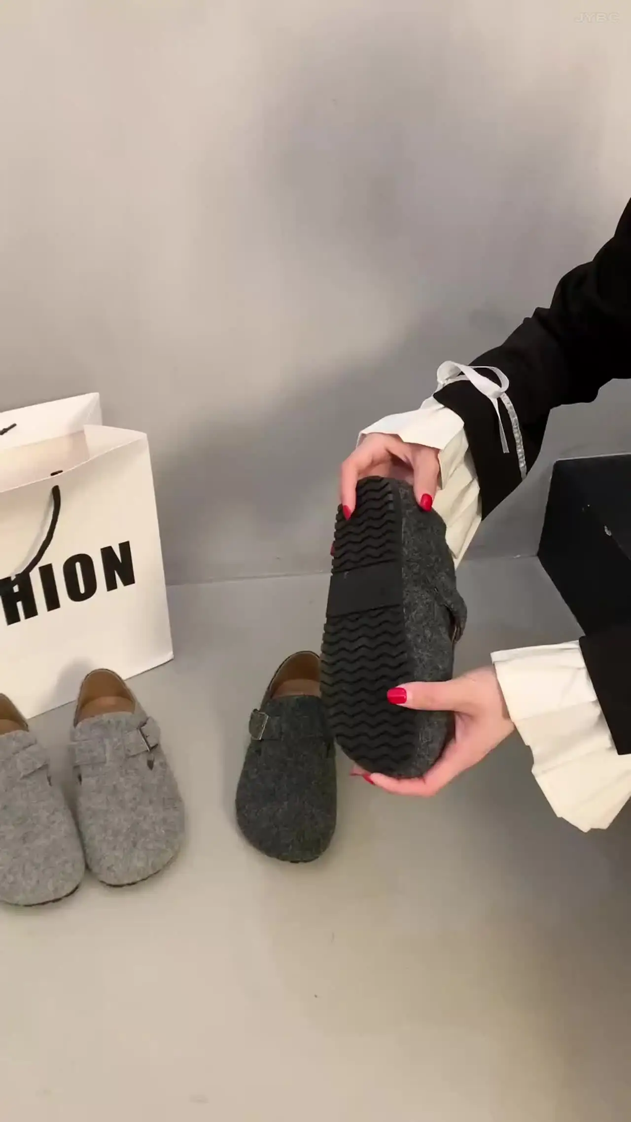 Женская обувь в стиле ретро осенние лоферы с круглым носком и меховыми слипонами