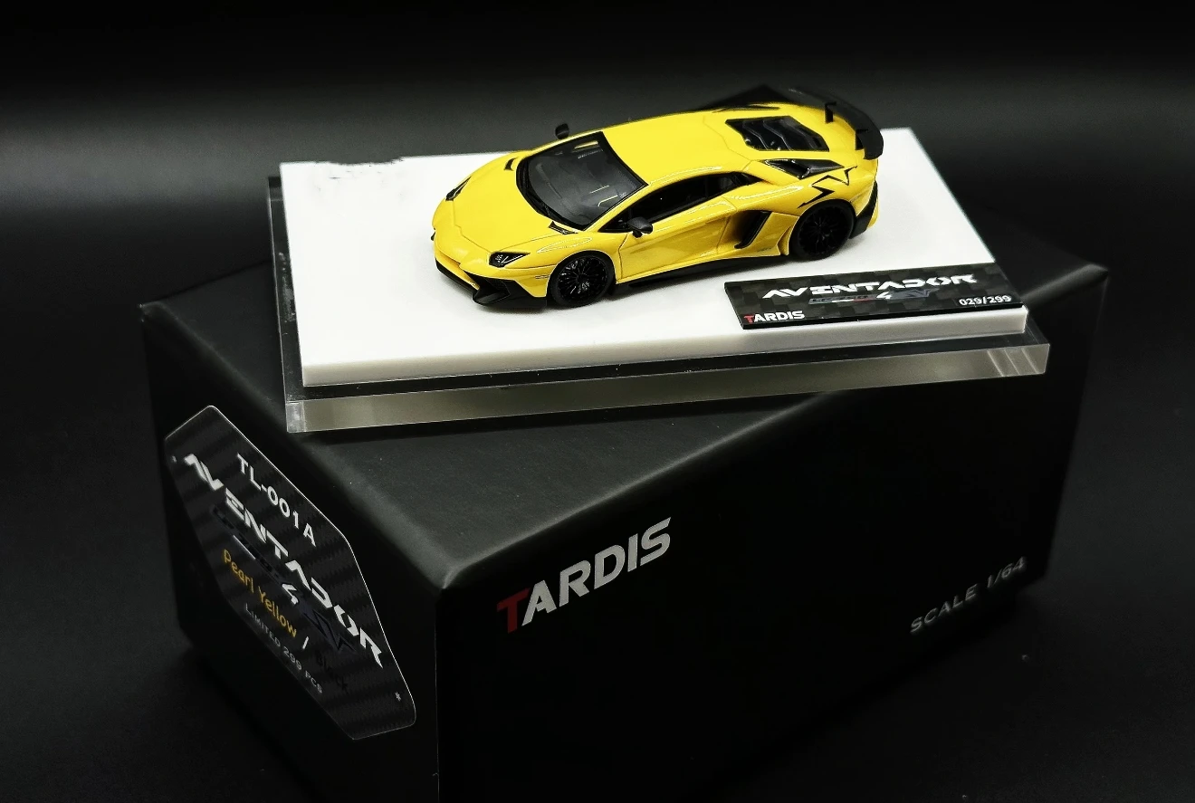 Tardis 1:64 AVENTADOR LP750-4SV Diecast Model Car Resin