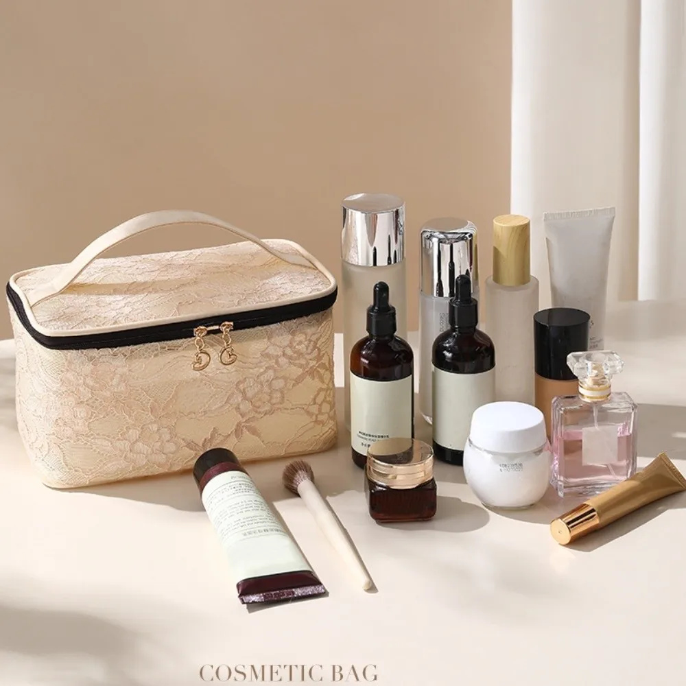 Elegante Tragbare Kosmetiktasche mit Spitzenblumenmuster Reise-Toilettentasche mit Griff Große Kapazität Handtasche für Damen – Detail 6