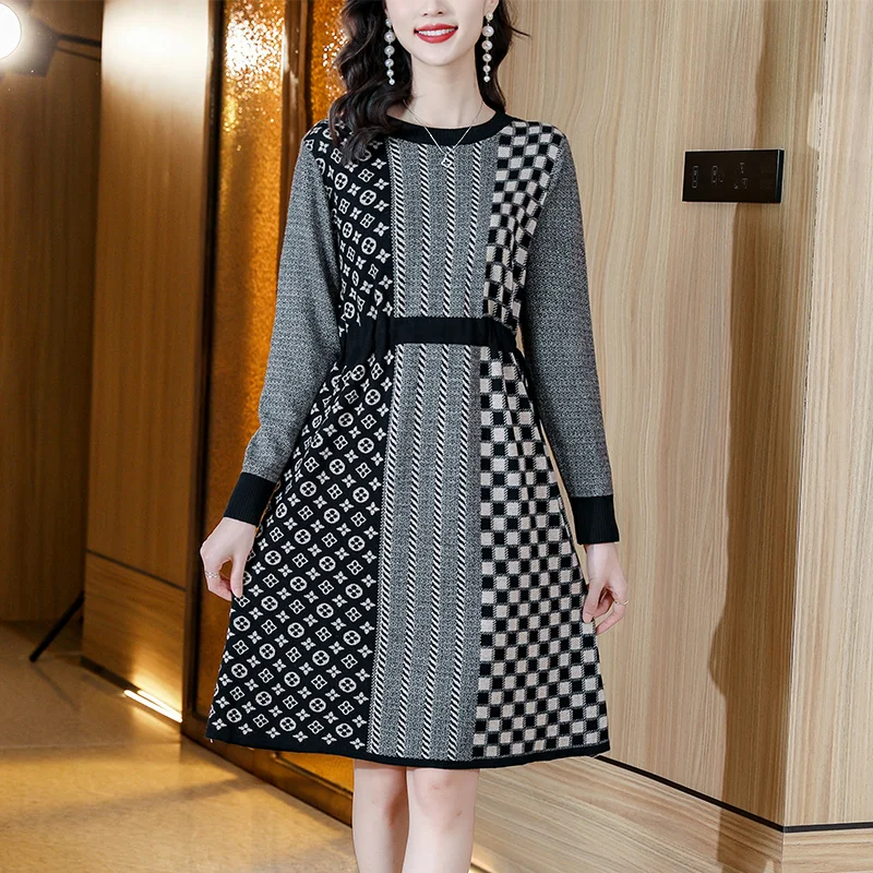 

Spring 2023 Autumn Women Dress Slim Fashion Knee-Length Knitting Female Grid Striped O-neck High Quality Dresses Oversize