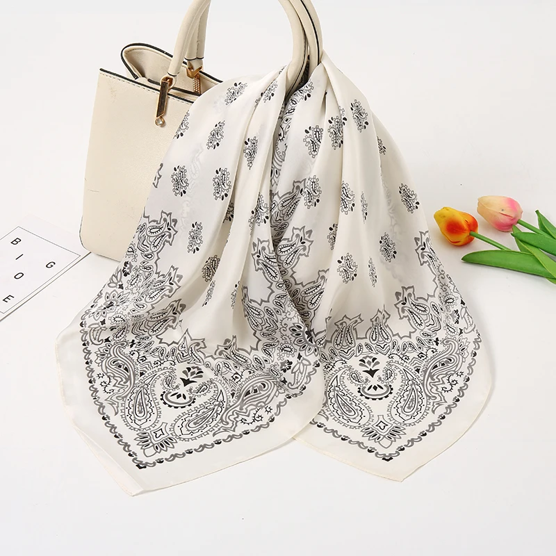 Рисунок 6 - Женский многофункциональный шелковый шарф с принтом