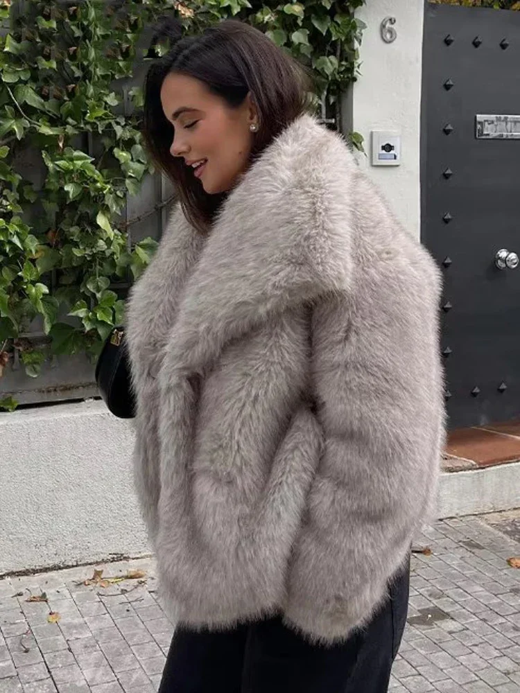 Fashion Solid Faux Fur Lapel Women Jackets Chic Commuting Warm Thick Long Sleeve Coat 2025 New Winter Lady High Street Outerwear 4