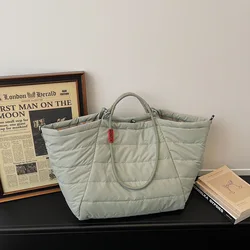Fashionable Minimalist Cotton Tote Bag - Lightweight and Versatile for Outdoor Commute and Travel (Green)