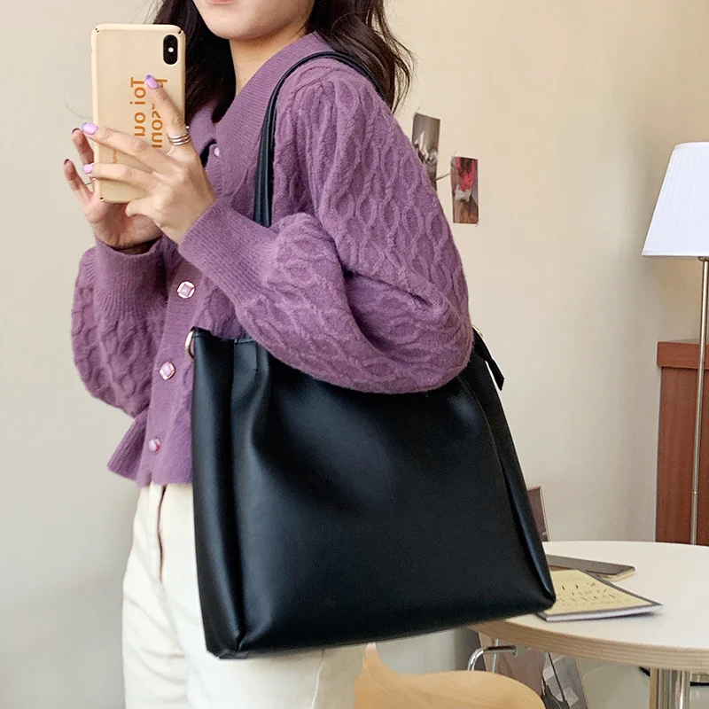 2022 New Female Retro PU Leather Shoulder Bag Women Trending Solid Color Crossbody Bag Solid Color Female Underarm Tote Bag