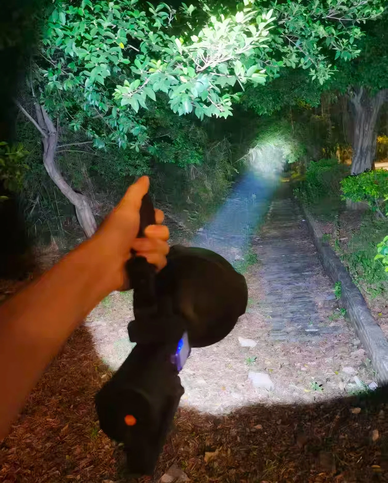 Description Picture 6 of itemHigh Power P150 XHP90 Handheld Flashlight Portable Ultra Powerful Lighting 2000M Spotlight Type C Rechargeable Searchlight Torch