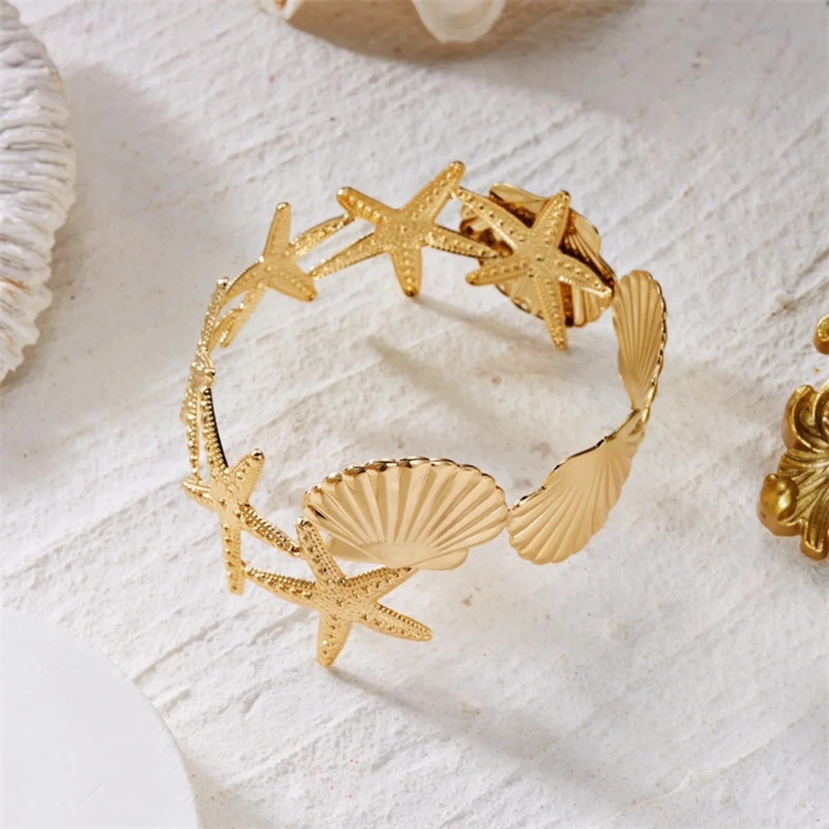 Metallische Seestern-Muschel-Armreifen für Damen und Herren, strukturierte Muschel-Stern-Armreifen, offener Armreif, Sommer-Strandparty-Schmuck – Detail 16