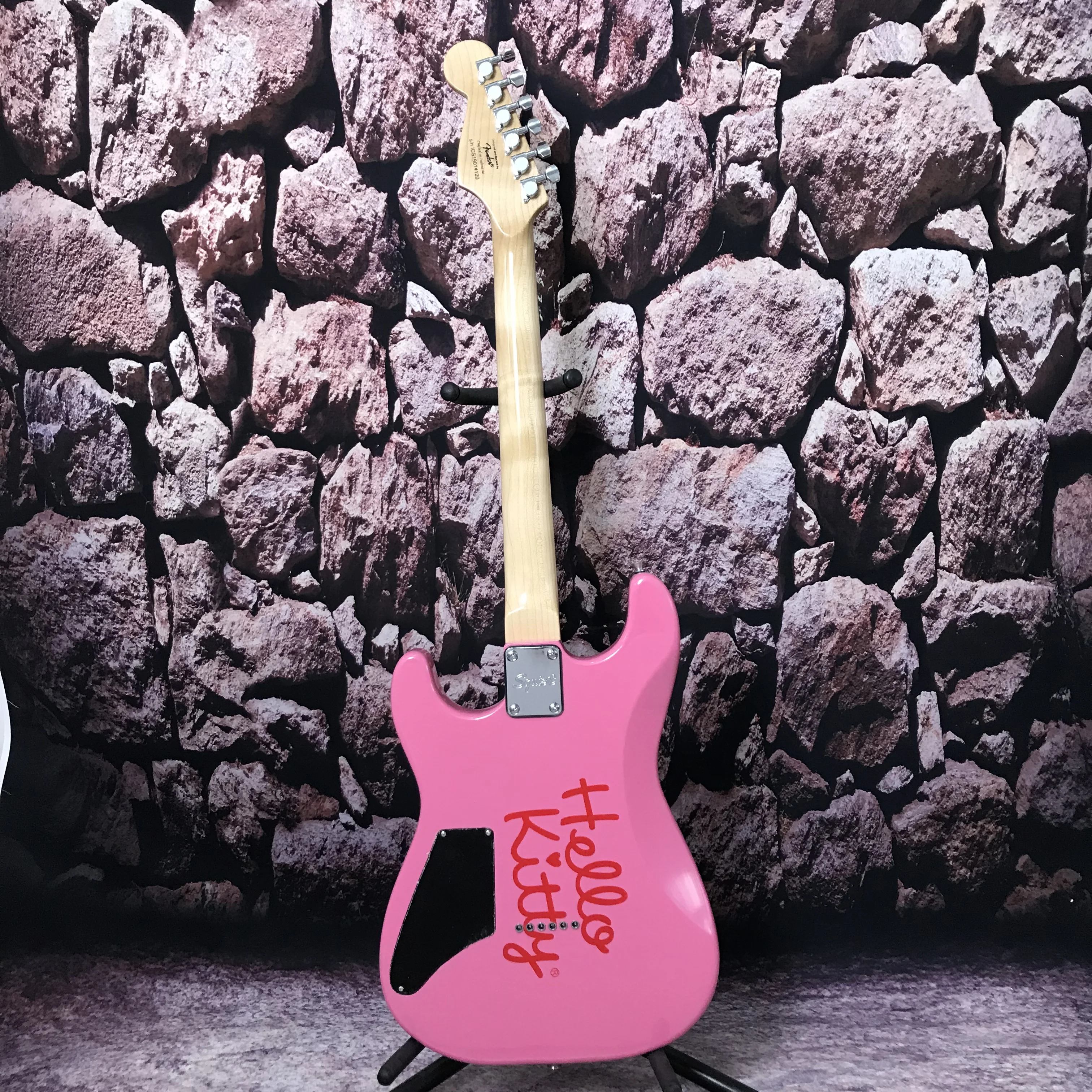 Hot sale factory electric guitar pink cat hello basswood body High quality