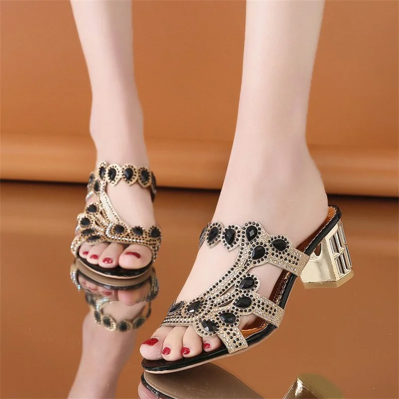 Summer New Fashion Rhinestone Slippers Ladies Chunky Heels Hollow Casual Slippers One-heeled Mom Soft Sandals