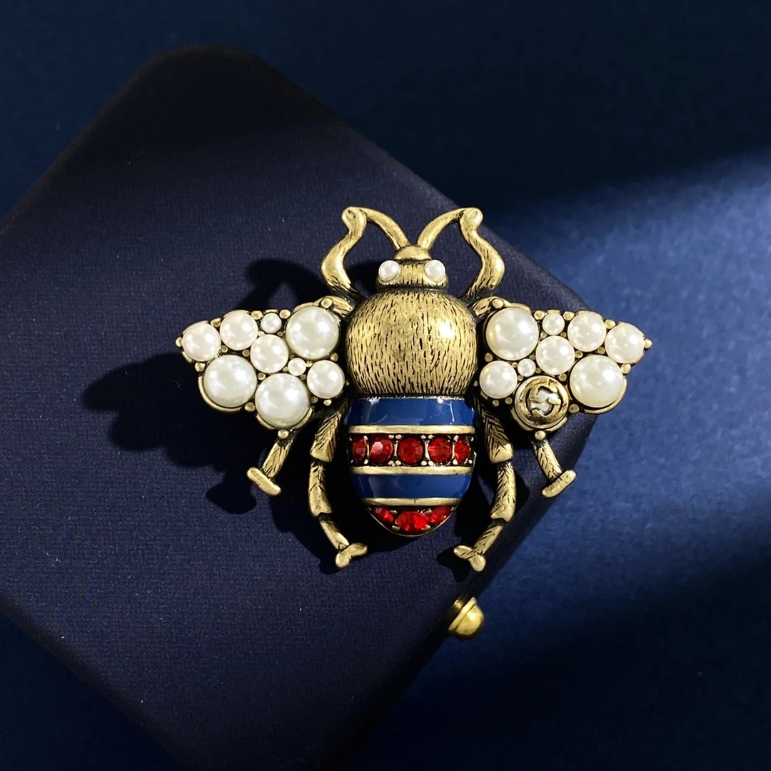 

European and American fashion retro animal bee brooch