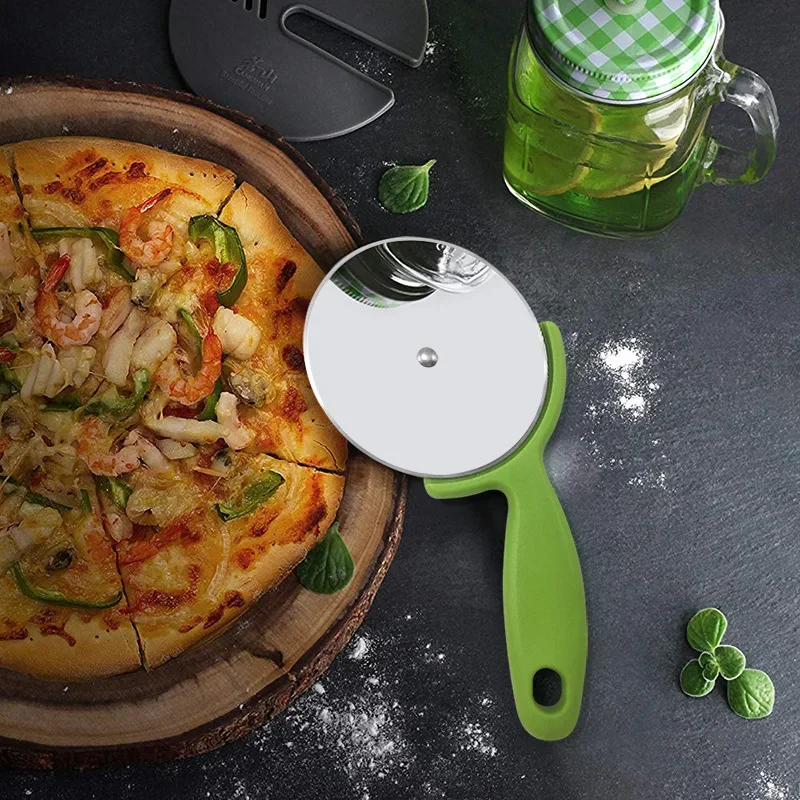 Home stainless steel pizza roller cutter, creative circular single wheel pizza cutter, portable and easy to clean
