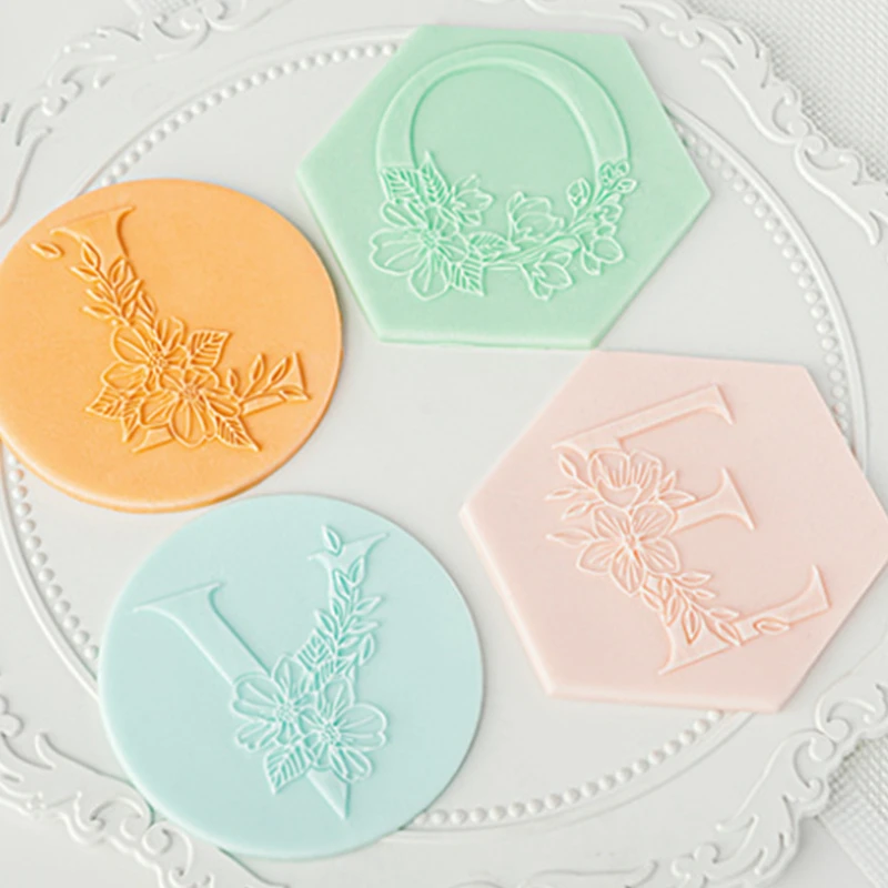 

26pcs/set "A-Z" Letter Acrylic Seal Relief Stamps Cookie Embosser Stamp Deluxe Stereoscopic Pattern Wedding Cake Decoration Tool