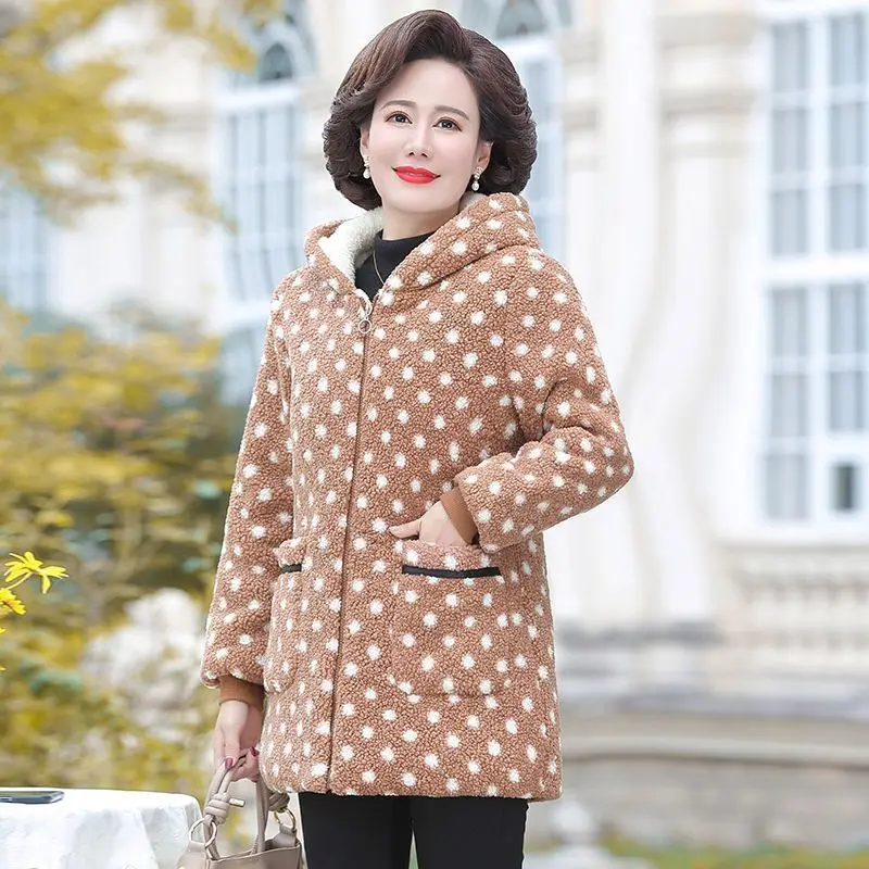 

Winter Cotton Cardigan Coat 2023 New Mid aged and Elderly Women Autumn and Winter Plush Granular Fleece Lamb Coat Female Tops