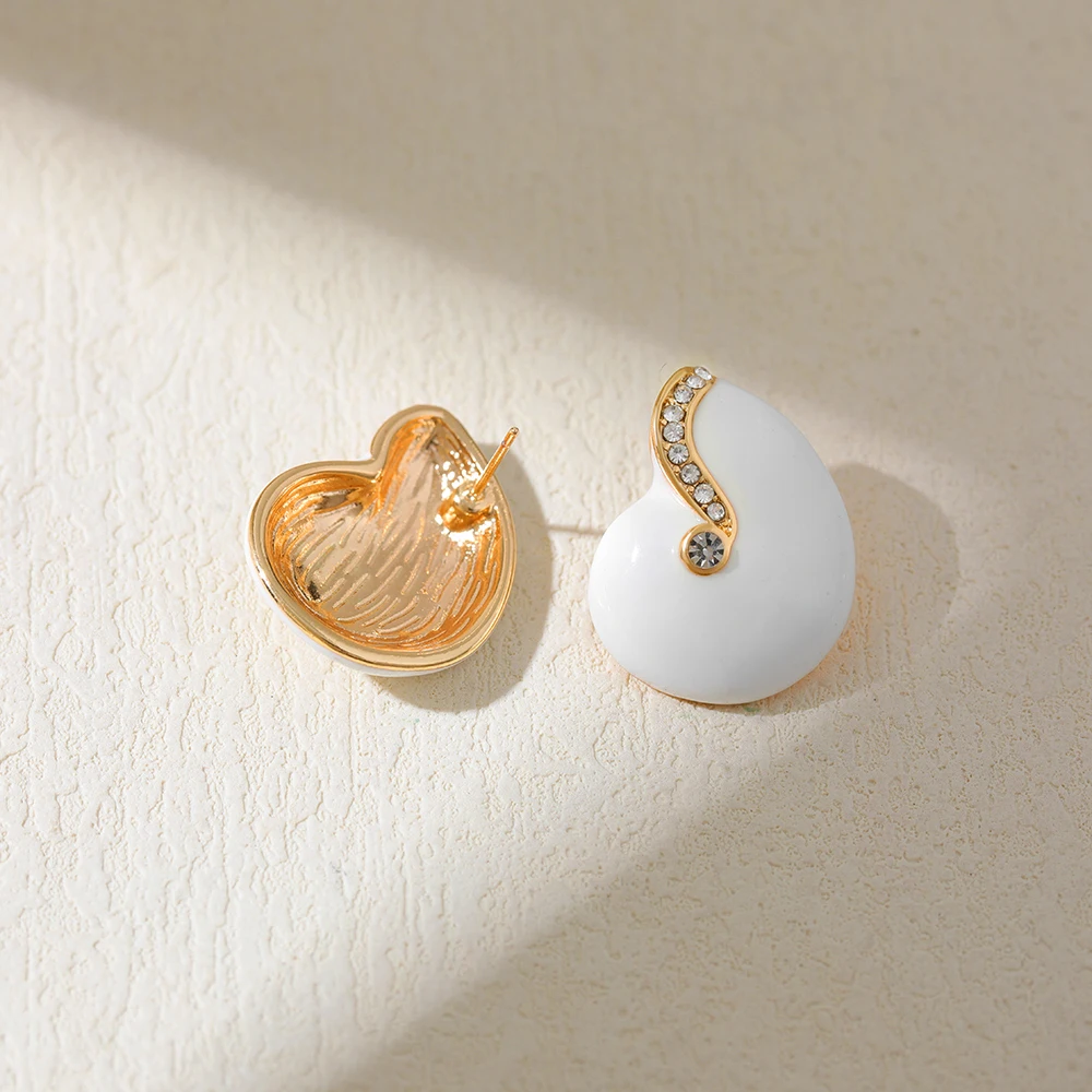 New Fashion Summer Oysters Shells Snail Shell Stud Earrings for Women Unique White Scallop CZ Zircon Earring Beach Trend Jewelry