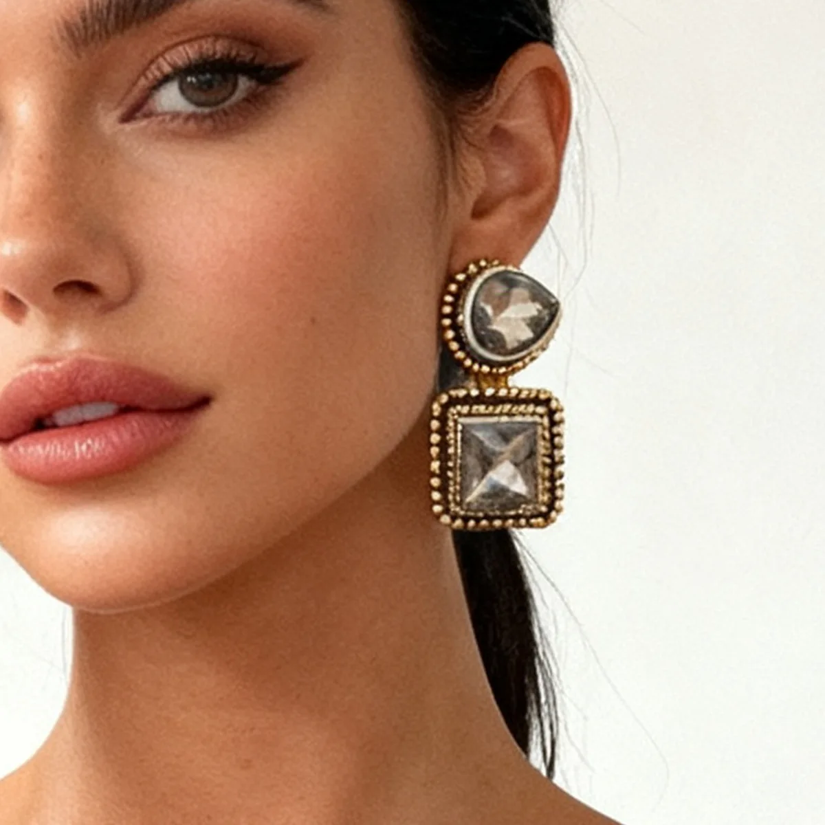 Vintage Unregelmäßige Metall-Strass Geometrische Ohrhänger für Damen Luxuriöser Bankett-Party-Schmuck Accessoires