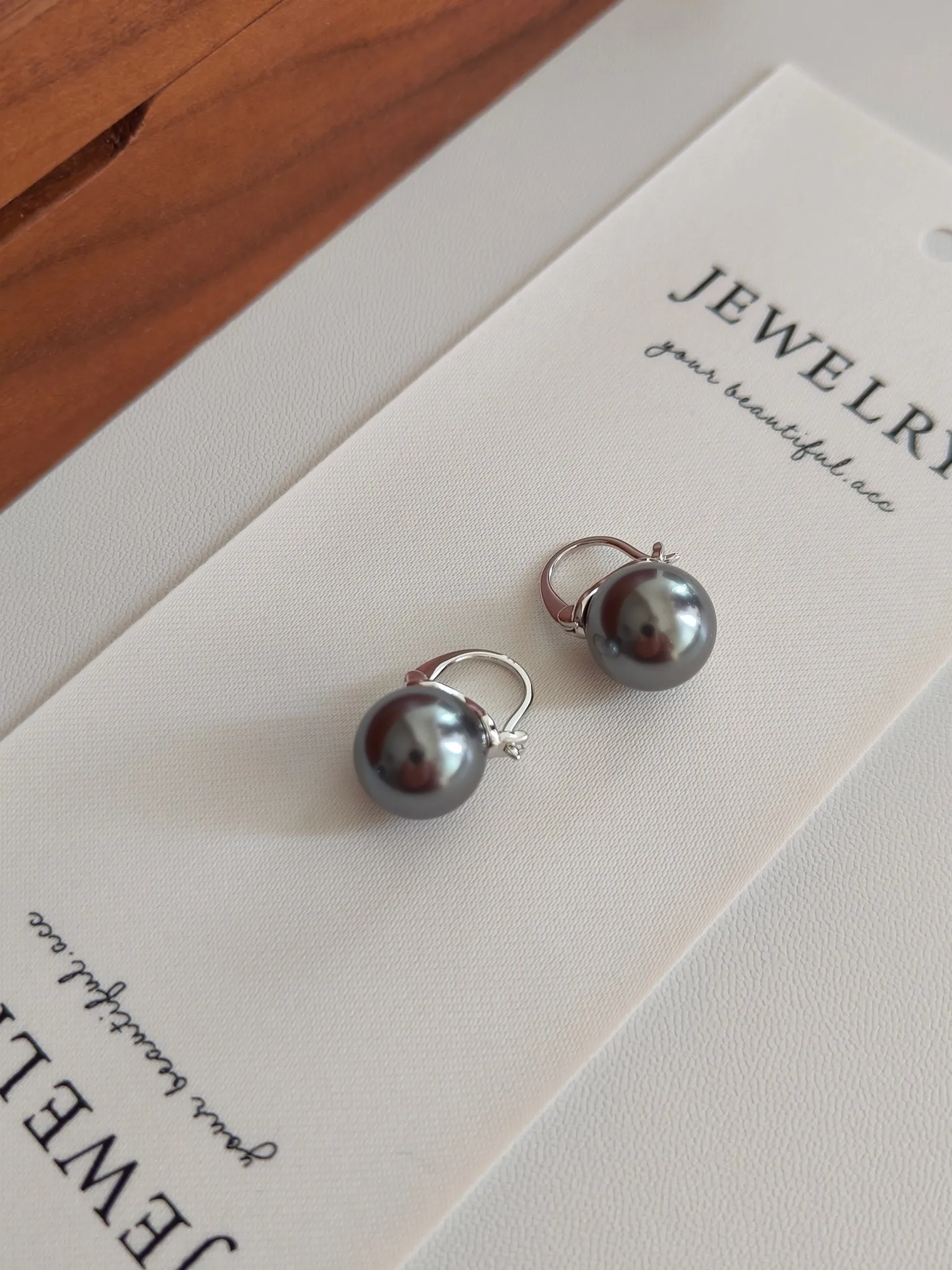 VOBIPY Ohrring aus 925er-Sterlingsilber, schwarze Perlenohrring für Frauen, Hochzeit, Party, Geschenk, Modeschmuck, 10–12 mm Muschelperle – Detail 7
