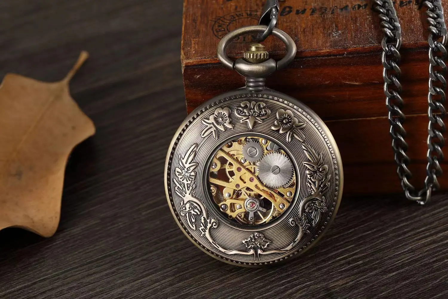 Large flap mechanical pocket watch Roman engraved skeleton classic mechanical pocket watch