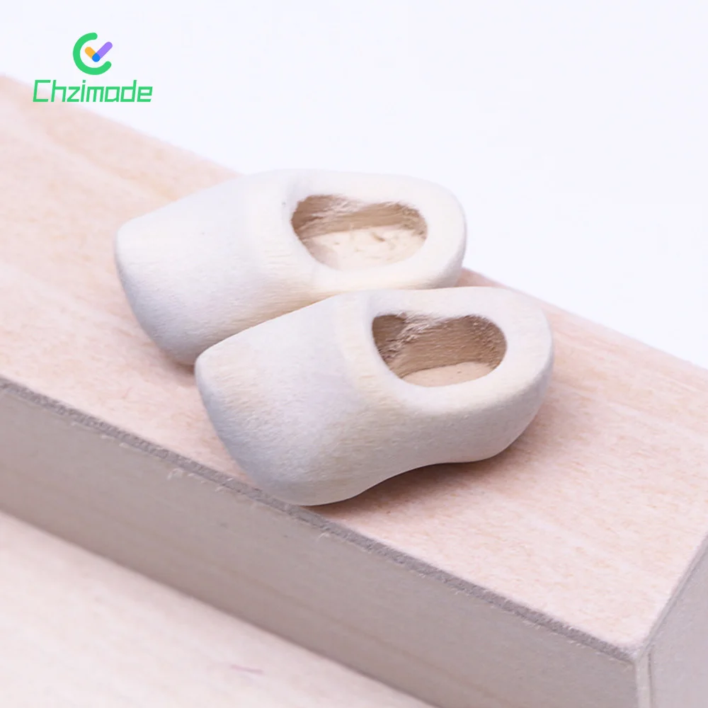 

1 Pair Mini Wooden Shoes Ornaments Doll House Wood Embryo Shoes Miniature Scene Scale Model Home Decor Crafts Miniature Models