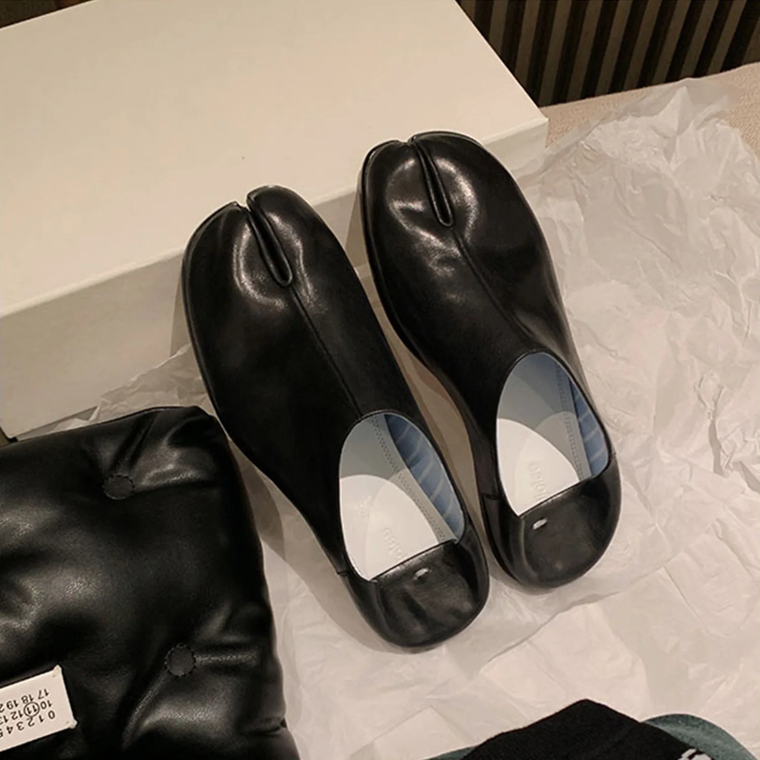 2023 Designer Silver Tabi ninja flats women bursting pattern leather split toe moccasins shoes female pig trotters loafers 5