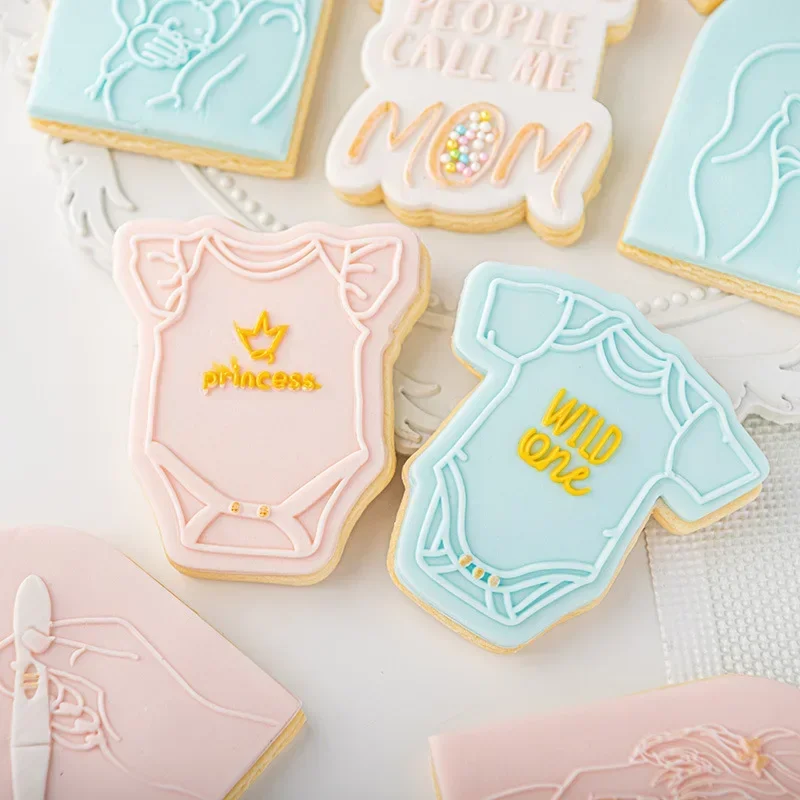 Mommy To Be Cookie Cutter Press Stamp Embosser Acrylic Baby Fondant Sugar Craft Pregnant Gift DIY 3D Baking Biscuit Cutter Mould Cookie Cutter Baking Mold Cookie Mould Fondant Cutter Cookie Maker Press Kit Pastry Cutter