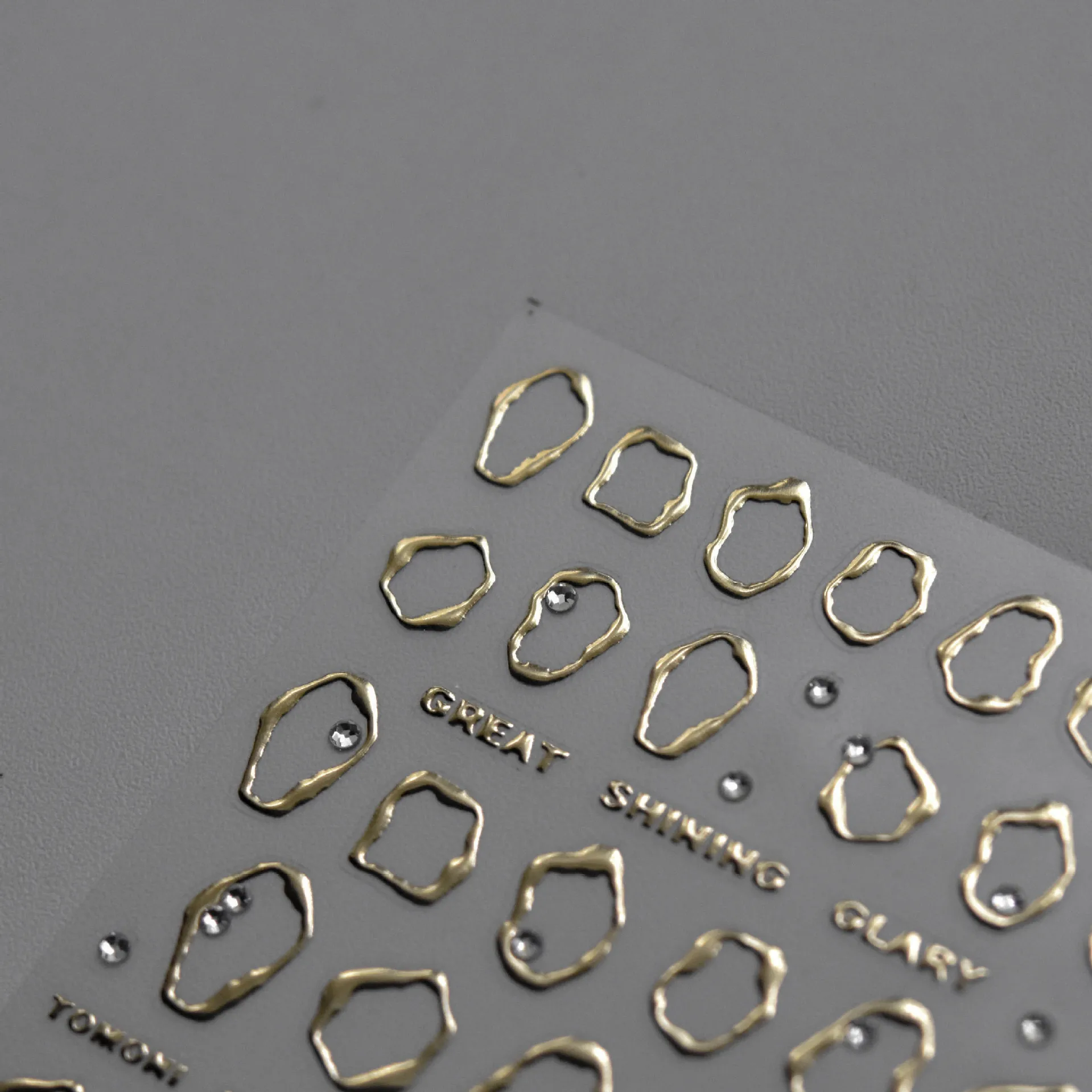 럭셔리 5D 크리스탈 라인스톤 네일 스티커 불규칙한 골든 프레임 네일 아트 스티커 DIY 네일 장식 부품 매니큐어 데칼