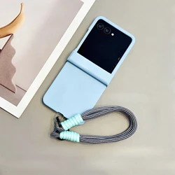 Elegant Blue & White Lattice Phone Case with Pink Rose Accents and Portable Rope for Razr 60 Ultra (B)