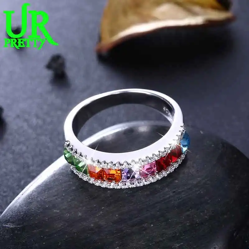 

Кольцо из серебра 925 пробы с фианитом Aaa