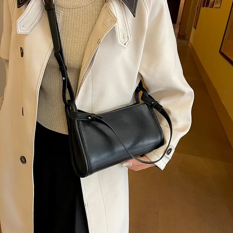 Nuevos bolsos cruzados de PU de color sólido con cremallera para mujer, bolsos cuadrados pequeños simples de lujo ligeros, bolsos de hombro casuales de moda 2024